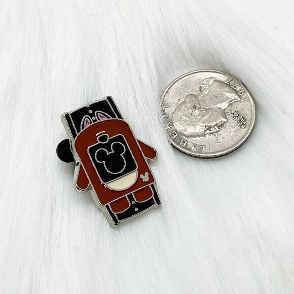🔮 5/$25 Disney Chip 'n' Dale - Chip MagicBand Pin - Picture 2 of 3